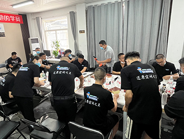 由多年經(jīng)驗的名師任教